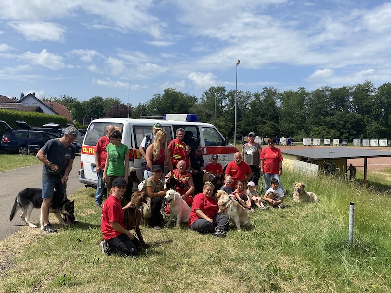 gruppenfoto_rettungshundestaffel.jpg